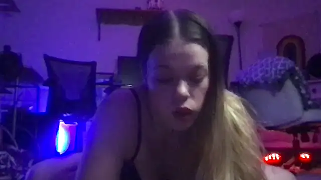 Snapshot of Luna_Ray_21 chatting on 12/03/25, 04:09 Luna Ray 21 online show from 12/03/25, 04:09