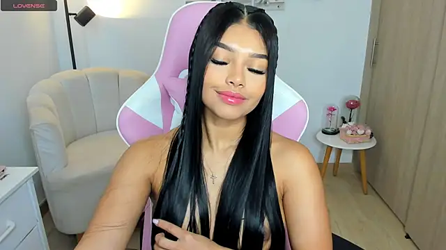 haileyflorez  online show from 06/12/26, 02:05