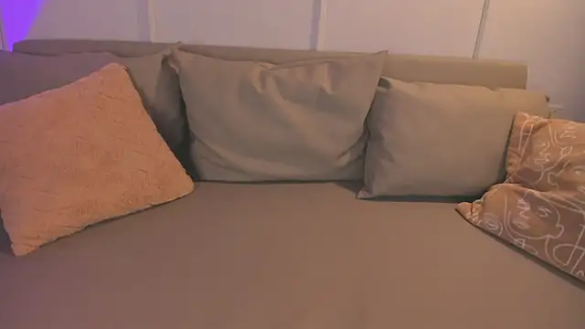 Snapshot of SophieBloomm chatting on 12/19/25, 08:27 SophieBloomm online show from 12/19/25, 08:27