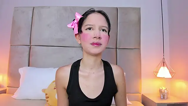 Snapshot of angelaG1 chatting on 11/28/25, 08:33 angelaG1 online show from 11/28/25, 08:33