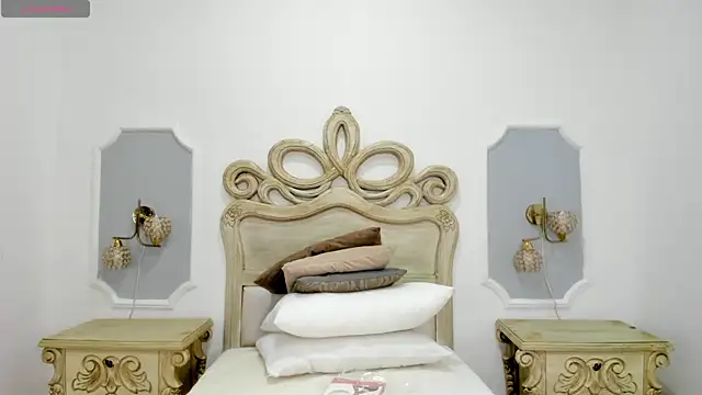 Snapshot of kendall_jones7 chatting on 12/14/25, 07:40 kendall jones7 online show from 12/14/25, 07:40