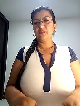 CelesteAlvarez1989 online show from 05/06/26, 05:03
