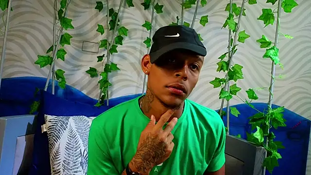 xander molina online show from 11/14/25, 04:33