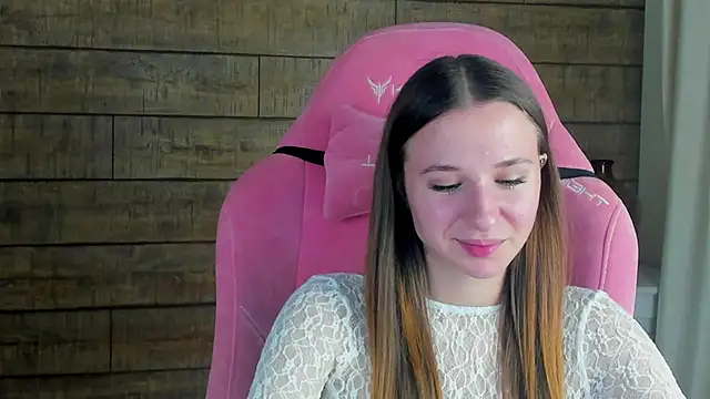 Snapshot of KristinaBellini chatting on 12/01/25, 04:23 KristinaBellini online show from 12/01/25, 04:23