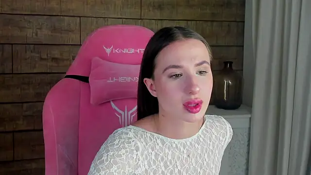 Snapshot of KristinaBellini chatting on 12/05/25, 05:05 KristinaBellini online show from 12/05/25, 05:05