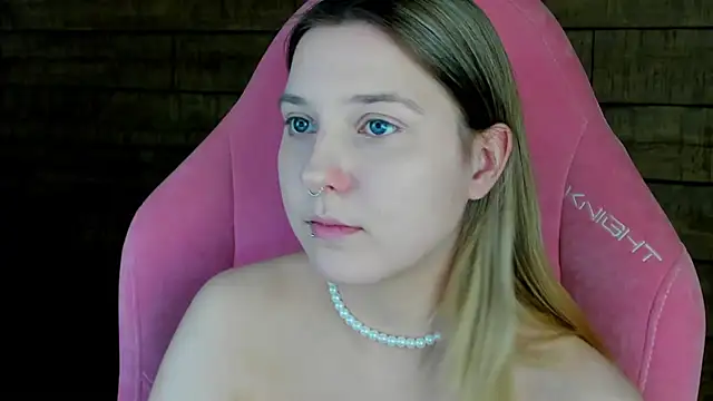 Snapshot of TinnaBurton chatting on 04/15/26, 07:58 TinnaBurton online show from 04/15/26, 07:58