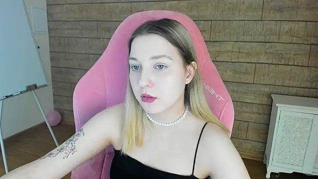 Snapshot of TinnaBurton chatting on 05/28/26, 04:37 TinnaBurton online show from 05/28/26, 04:37