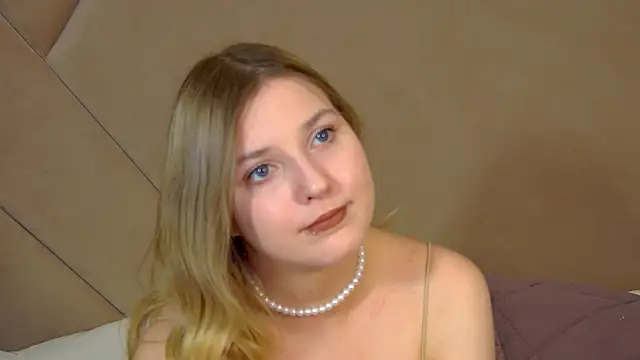 Snapshot of TinnaBurton chatting on 06/18/26, 04:22 TinnaBurton online show from 06/18/26, 04:22