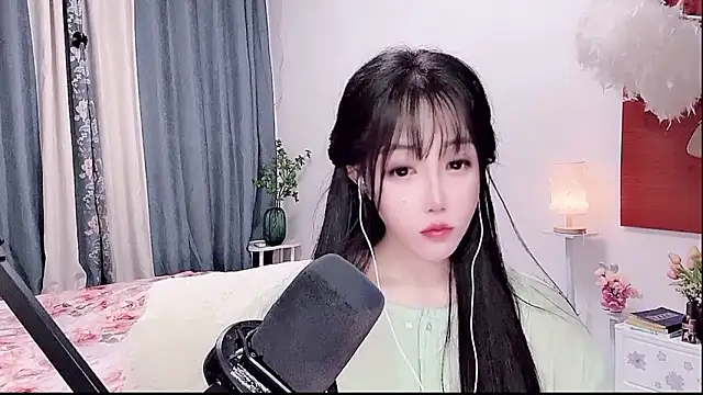 Laura 520 online show from 06/03/26, 02:33