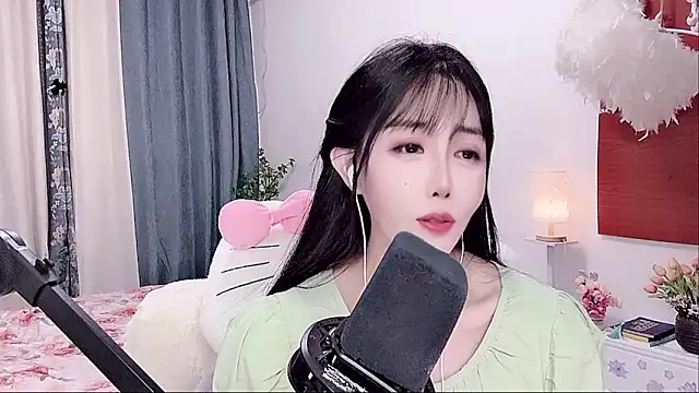 Laura 520 online show from 06/11/26, 12:36