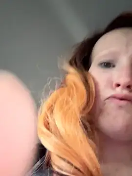 Snapshot of desertdaisee chatting on 12/17/25, 11:33 desertdaisee online show from 12/17/25, 11:33