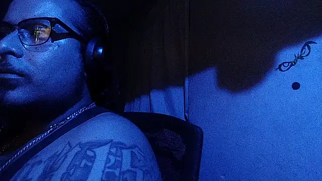 Snapshot of licknitright666 chatting on 11/14/25, 10:03 licknitright666 online show from 11/14/25, 10:03