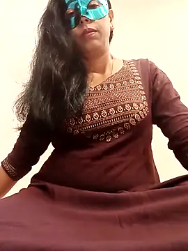 Snapshot of Nisha__19 chatting on 12/02/25, 07:36 Nisha 19 online show from 12/02/25, 07:36