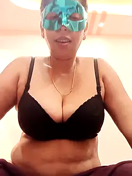 Snapshot of Nisha__19 chatting on 12/02/25, 07:42 Nisha 19 online show from 12/02/25, 07:42