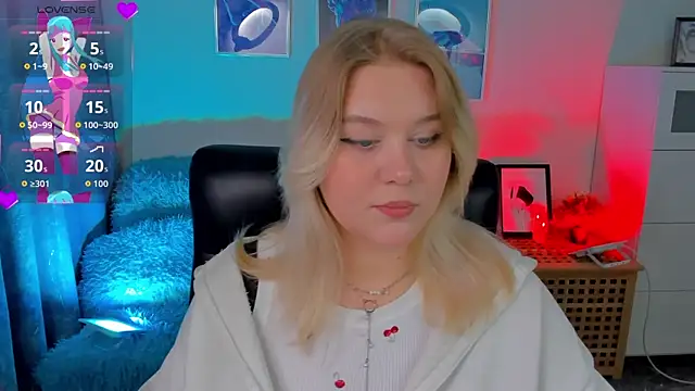 Snapshot of LouiseMous chatting on 11/24/25, 10:20 LouiseMous online show from 11/24/25, 10:20