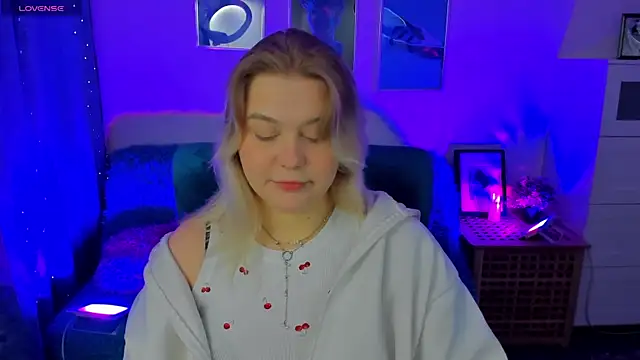 Snapshot of LouiseMous chatting on 11/29/25, 09:51 LouiseMous online show from 11/29/25, 09:51