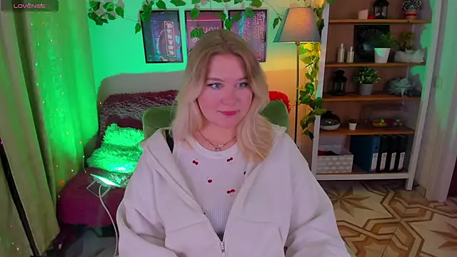 Snapshot of LouiseMous chatting on 11/30/25, 10:36 LouiseMous online show from 11/30/25, 10:36