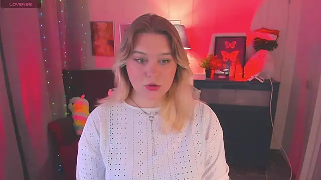 Snapshot of LouiseMous chatting on 12/01/25, 10:04 LouiseMous online show from 12/01/25, 10:04