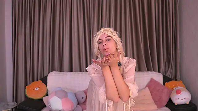 Snapshot of Luna_Veyra chatting on 11/14/25, 11:13 Luna Veyra online show from 11/14/25, 11:13