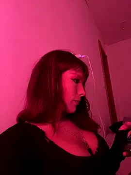 Snapshot of Blacktrinity chatting on 11/17/25, 05:19 Blacktrinity online show from 11/17/25, 05:19