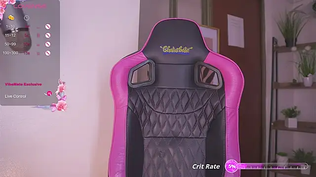 Snapshot of Enola_Holmes_ chatting on 11/21/25, 12:26 Enola Holmes online show from 11/21/25, 12:26