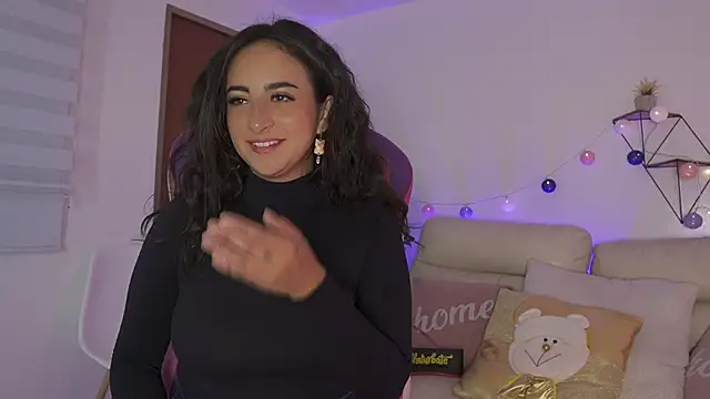 Snapshot of Enola_Holmes_ chatting on 11/29/25, 01:25 Enola Holmes online show from 11/29/25, 01:25