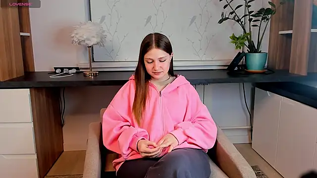 Snapshot of LesaFeldker chatting on 12/04/25, 01:04 LesaFeldker online show from 12/04/25, 01:04