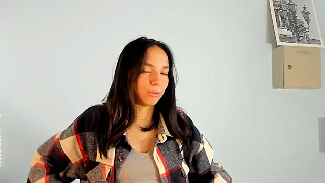 Snapshot of MildredCajigas chatting on 11/17/25, 08:31 MildredCajigas online show from 11/17/25, 08:31