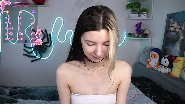 Snapshot of Emmie_shy chatting on 06/16/26, 01:36 Emmie shy online show from 06/16/26, 01:36
