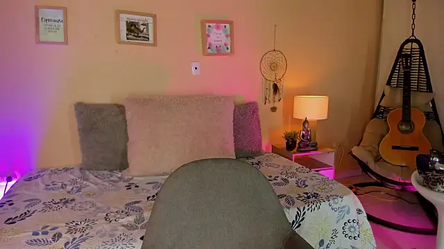 Snapshot of aghata_jackson_ chatting on 11/18/25, 02:54 aghata jackson online show from 11/18/25, 02:54