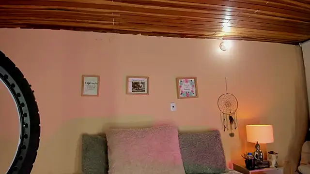 Snapshot of aghata_jackson_ chatting on 11/28/25, 01:25 aghata jackson online show from 11/28/25, 01:25