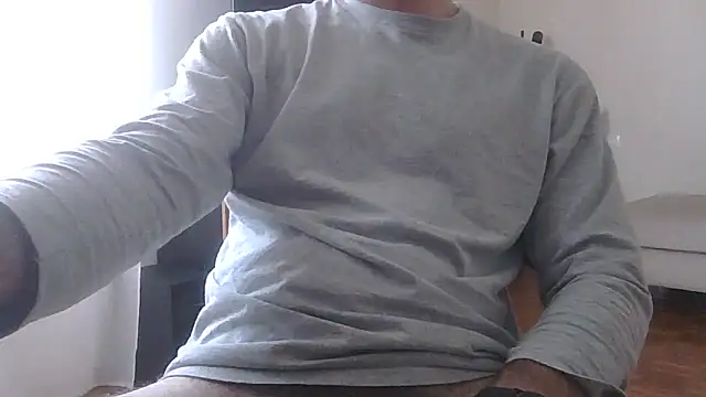 Snapshot of Ilsexyvizietto chatting on 04/16/26, 01:12 Ilsexyvizietto online show from 04/16/26, 01:12