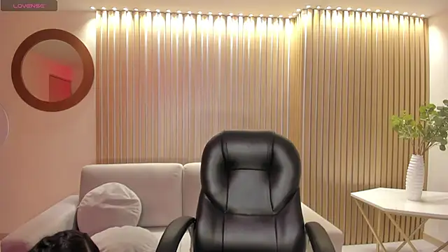 HaileyRoss  online show from 05/18/26, 04:07