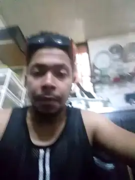 Snapshot of louishotlatinboy chatting on 11/17/25, 06:14 louishotlatinboy online show from 11/17/25, 06:14