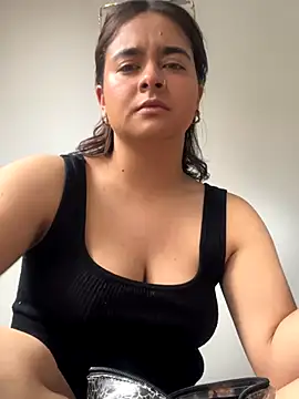 HANNAHBAKER00 online show from 11/15/25, 08:16