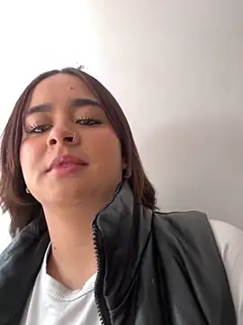 HANNAHBAKER00 online show from 11/19/25, 06:41