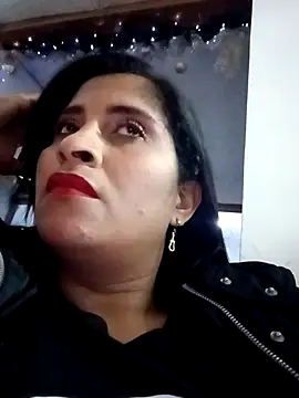 Snapshot of CarolinaNavas33 chatting on 11/29/25, 02:03 CarolinaNavas33 online show from 11/29/25, 02:03