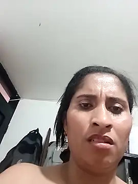 Snapshot of CarolinaNavas33 chatting on 11/29/25, 02:09 CarolinaNavas33 online show from 11/29/25, 02:09