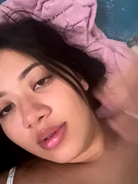 Snapshot of Larissa_xxe chatting on 11/30/25, 01:15 Larissa xxe online show from 11/30/25, 01:15