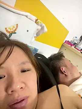 Snapshot of yiyi0316 chatting on 11/29/25, 06:33 yiyi0316 online show from 11/29/25, 06:33