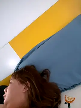 Snapshot of yiyi0316 chatting on 12/02/25, 06:08 yiyi0316 online show from 12/02/25, 06:08