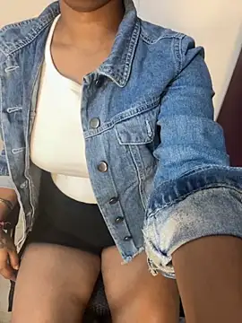 Lilly islive online show from 11/18/25, 04:11