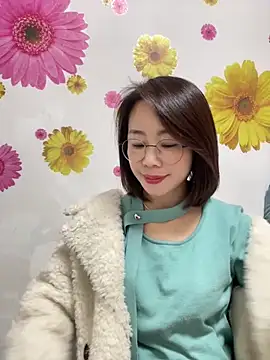 Snapshot of xiaoling2358 chatting on 12/15/25, 07:23 xiaoling2358 online show from 12/15/25, 07:23