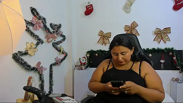 BWW-CINDY11 online show from 12/15/25, 07:51