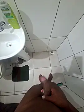 Snapshot of krett65 chatting on 04/16/26, 12:33 krett65 online show from 04/16/26, 12:33