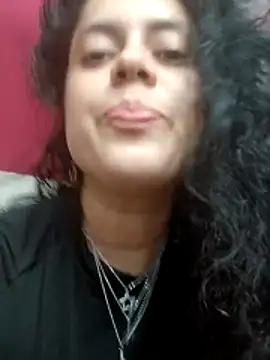 Snapshot of Lapeluda25 chatting on 12/15/25, 08:02 Lapeluda25 online show from 12/15/25, 08:02