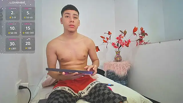 Lucastorrez01 online show from 11/20/25, 03:28