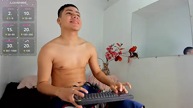 Lucastorrez01 online show from 12/19/25, 02:29
