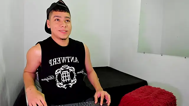 Lucastorrez01 online show from 04/16/26, 10:45