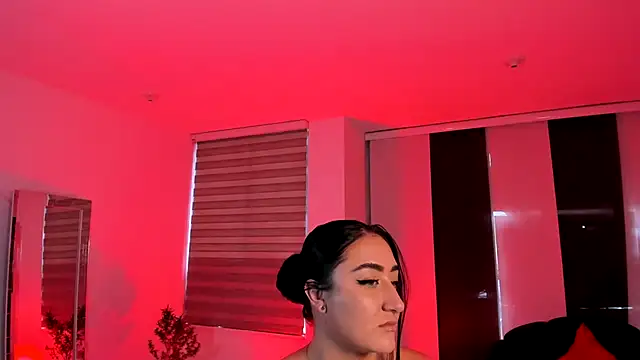 Snapshot of -Kennya chatting on 12/14/25, 09:41 -Kennya online show from 12/14/25, 09:41